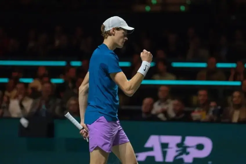 ATP Rotterdam: Jannik Sinner besiegt Tsitsipas für den besten Sieg seiner Karriere