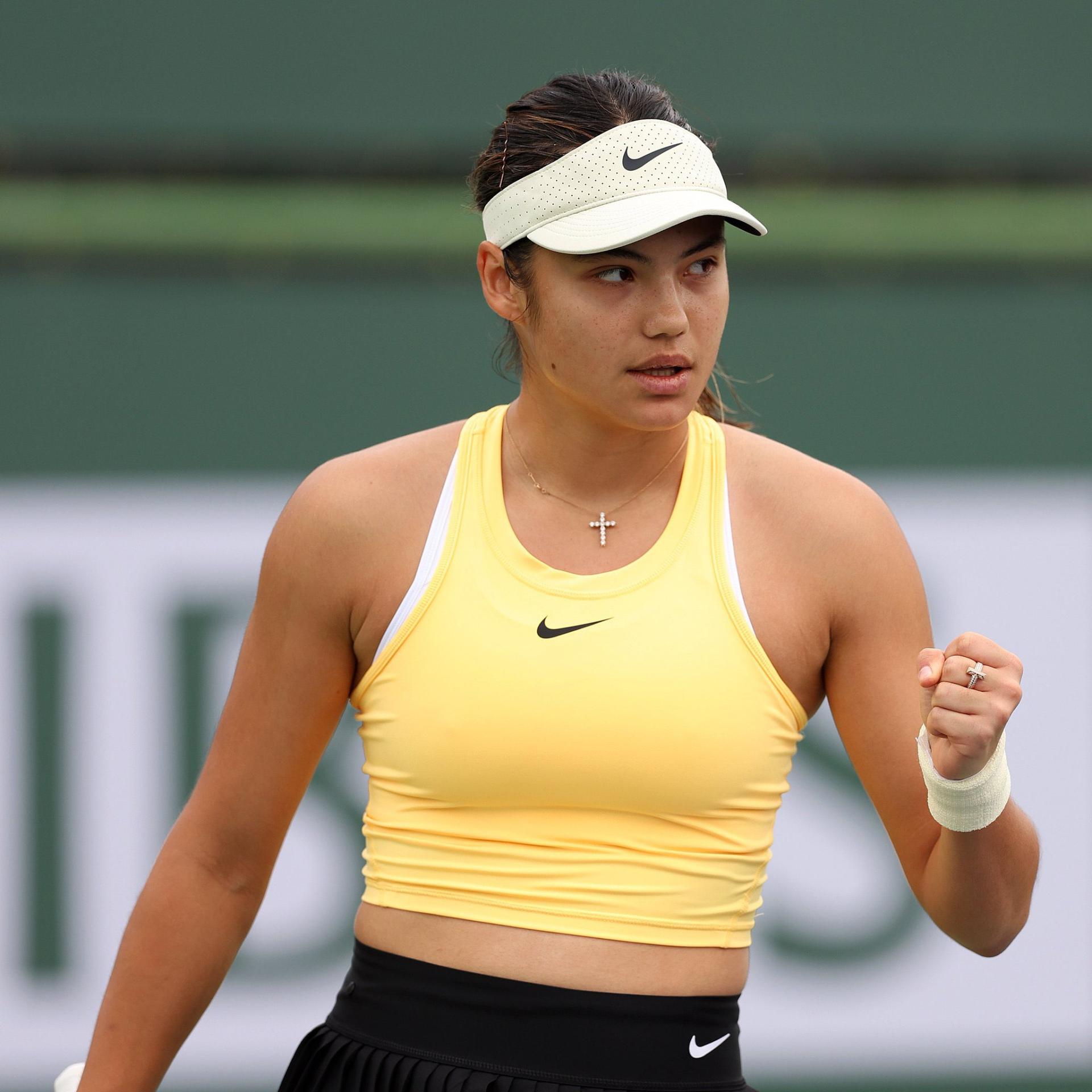 Emma-Raducanu-feiert-gelungenes-China-Deb-t-in-Peking