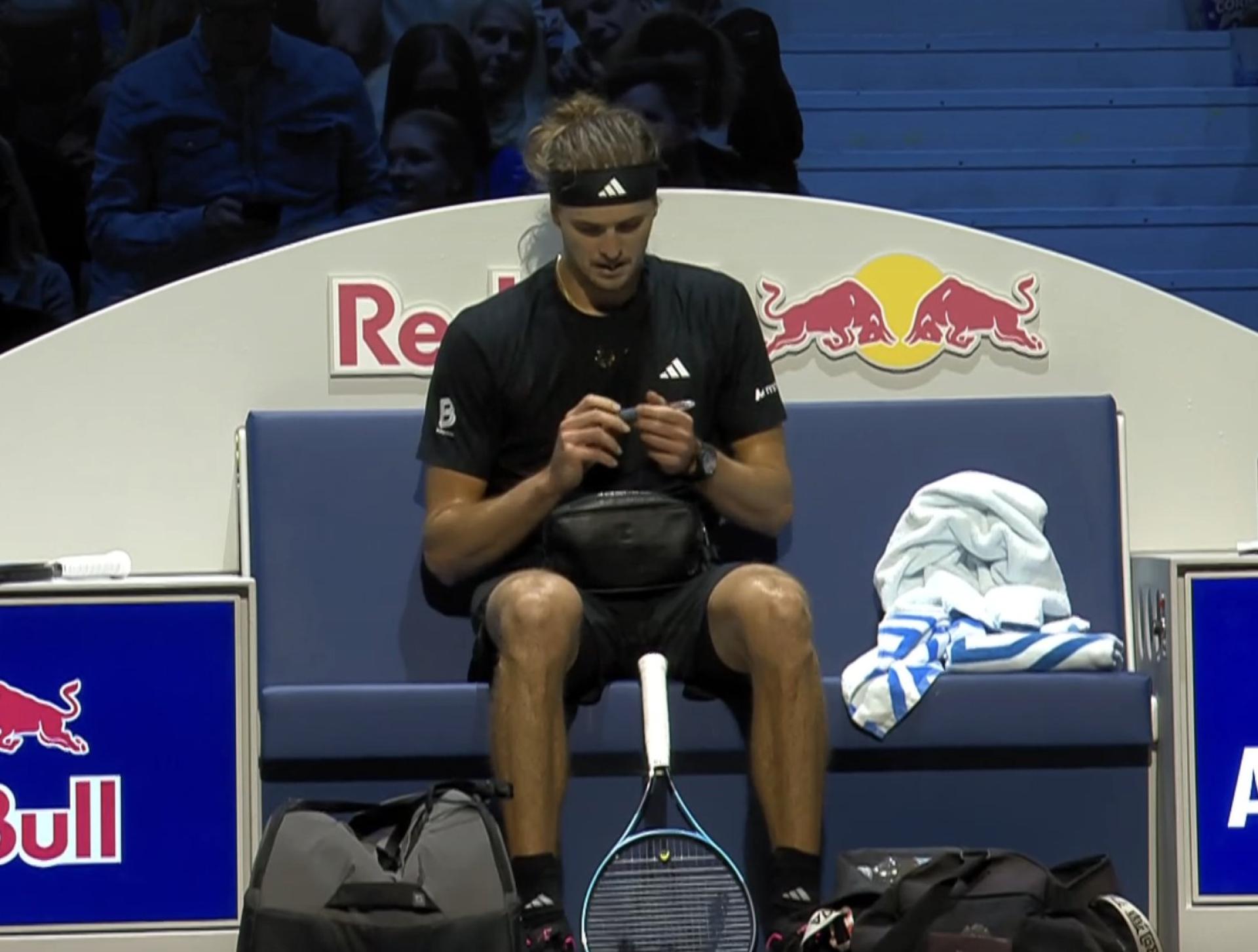 Paris-Masters-Zverev-erkl-rt-Kn-chelprobleme-und-plant-Arztbesuch-in-M-nchen