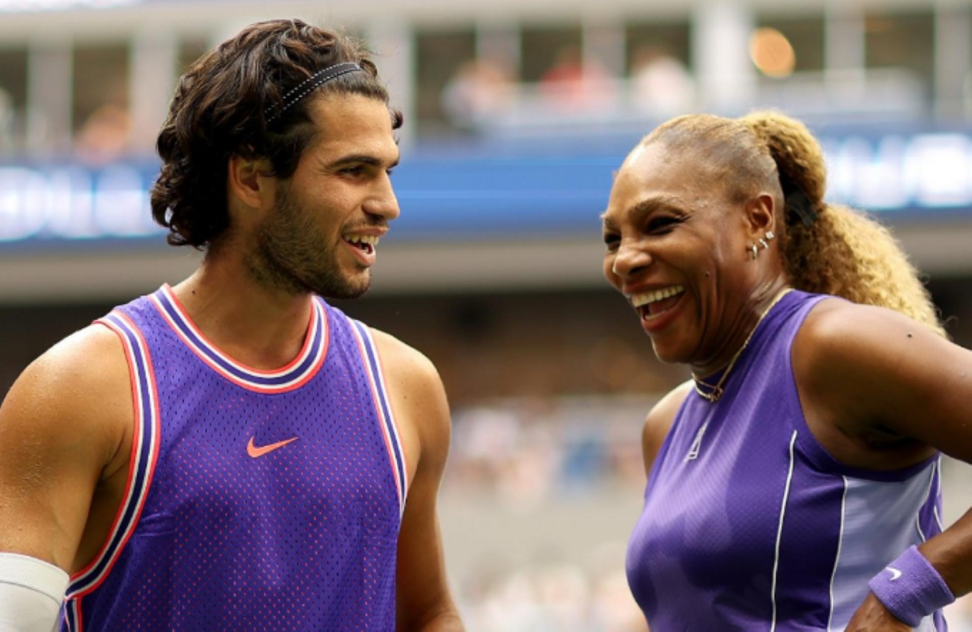 Video: Serena Williams und Carlos Alcaraz scherzen, sie hätten im Mixed-Doppel der US Open „tied“ gespielt