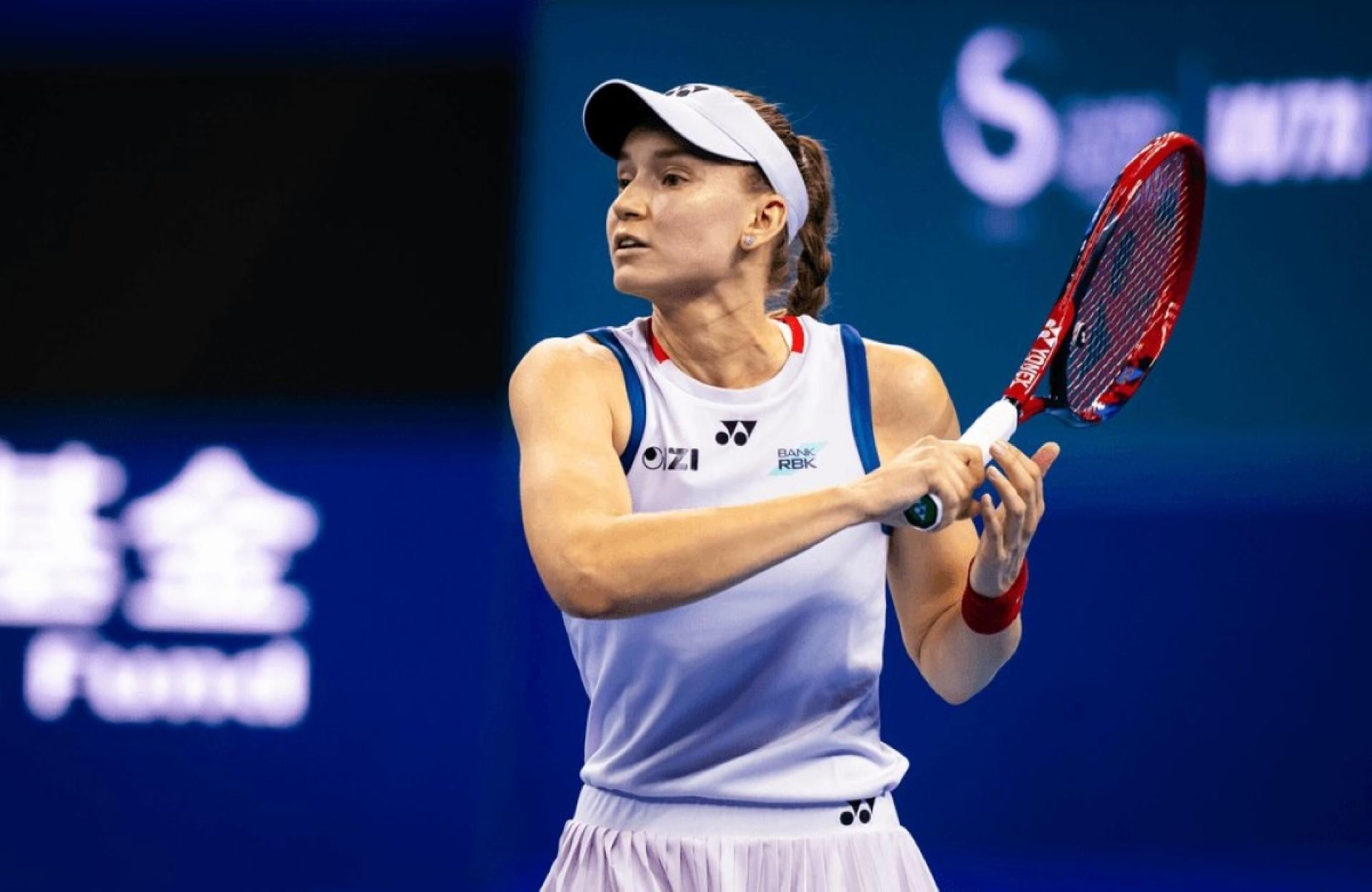 Ningbo: Elena Rybakina bezwingt Diana Shnaider in engem Halbfinalduell in zwei Sätzen